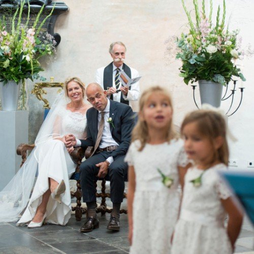 Trouwfotograaf tijdens ceremonie in de Grote Kerk van Breda