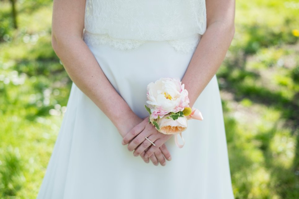 trouwen-bloemen-corsage-bruidsmeisje