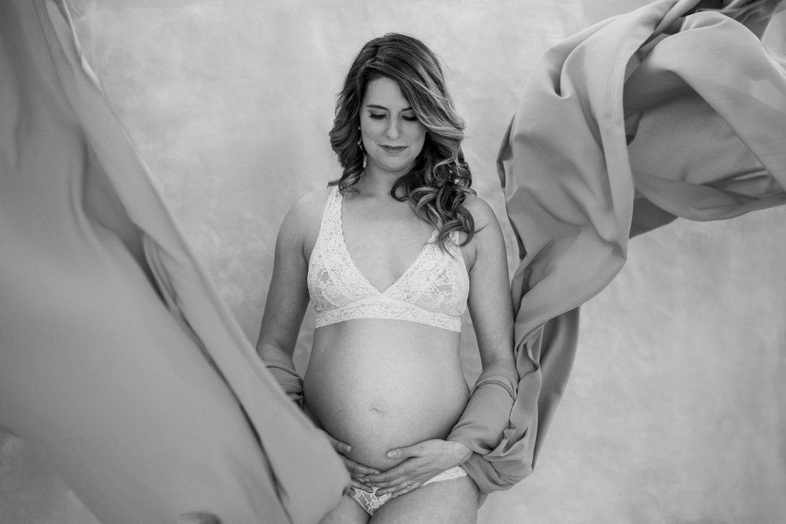 lingerie-fotoshoot-van-zwangerschap-breda