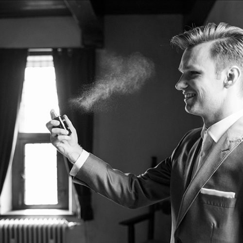fotografie-bruiloft-bruidegom-parfum