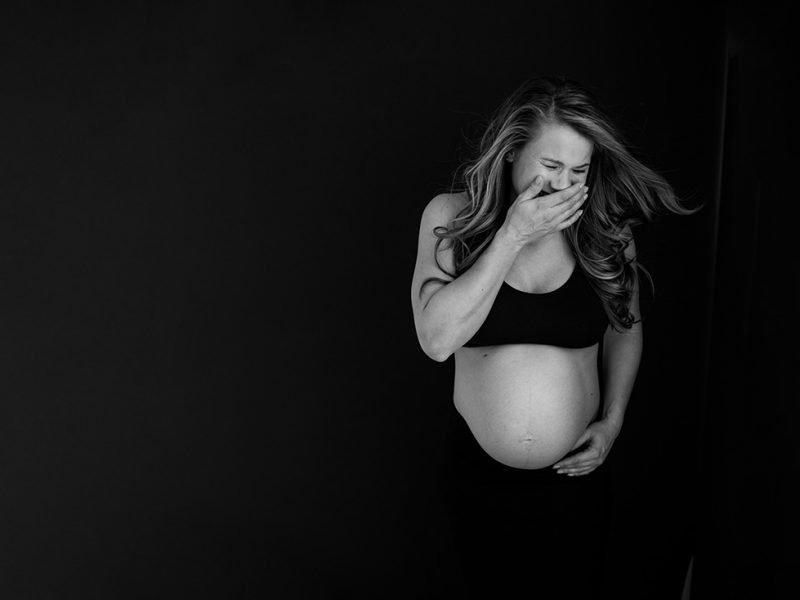 fotoshoot-zwangerschap-breda-boudoir--daglicht-studio