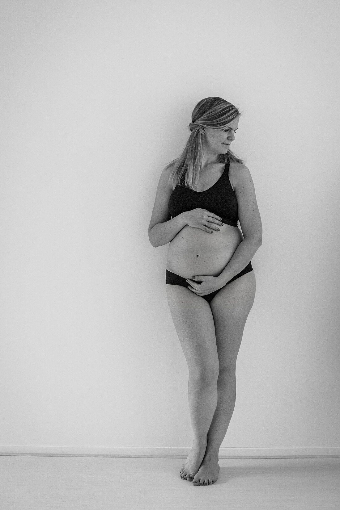 minimalistische-zwangerschaps-fotoshoot-breda